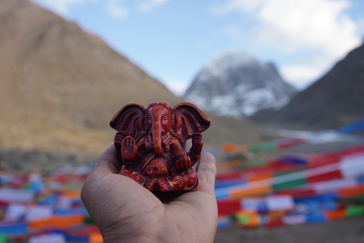 Ganesh Idol infront of Mount Kailash